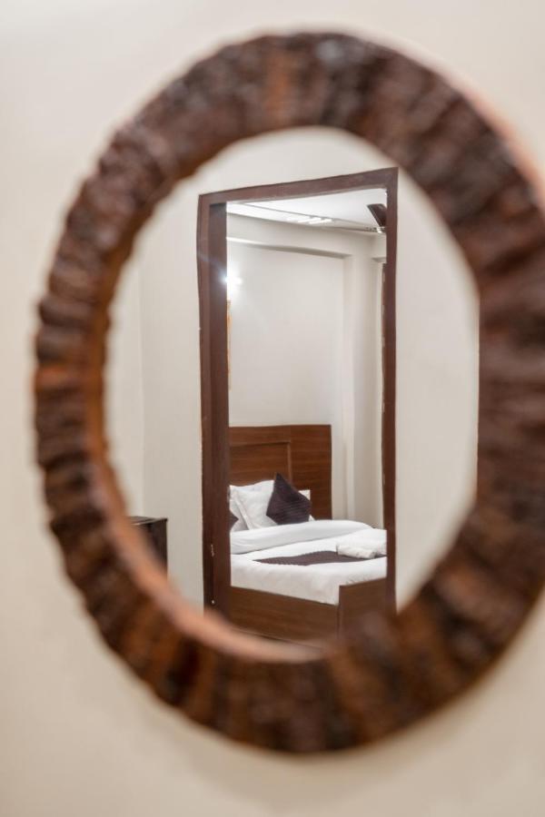 The Lodgers 2 Bhk Serviced Apartment Infront Of Artemis Hospital Gurgaon Exterior photo