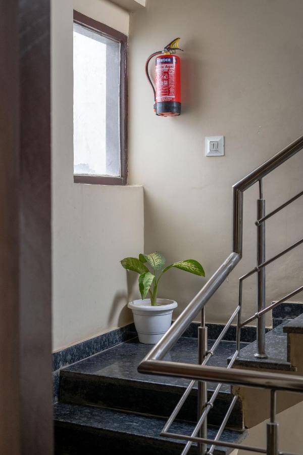 The Lodgers 2 Bhk Serviced Apartment Infront Of Artemis Hospital Gurgaon Exterior photo